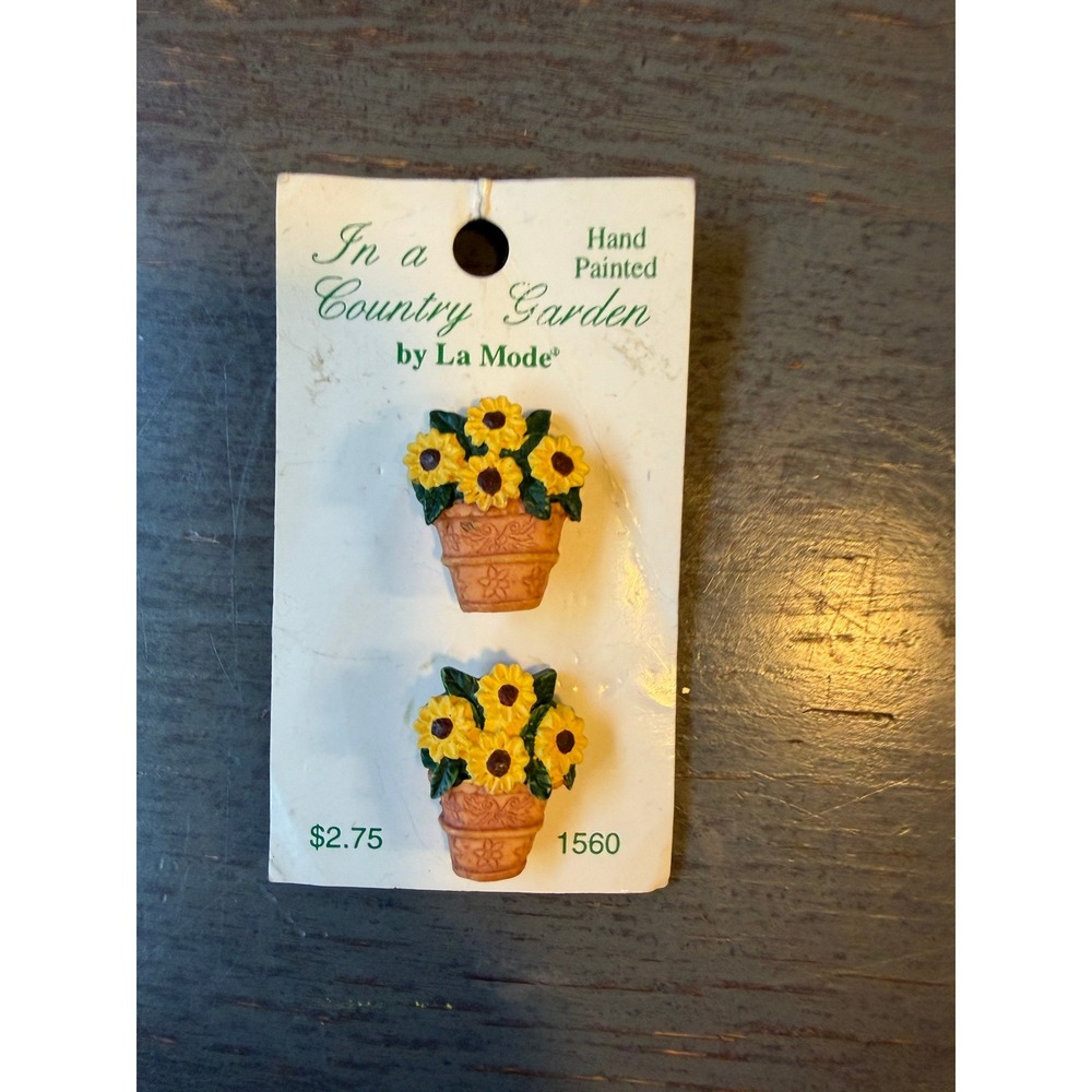La Mode Sunflower Pot Novelty Buttons Hand Painted Country Garden 1560 2pc